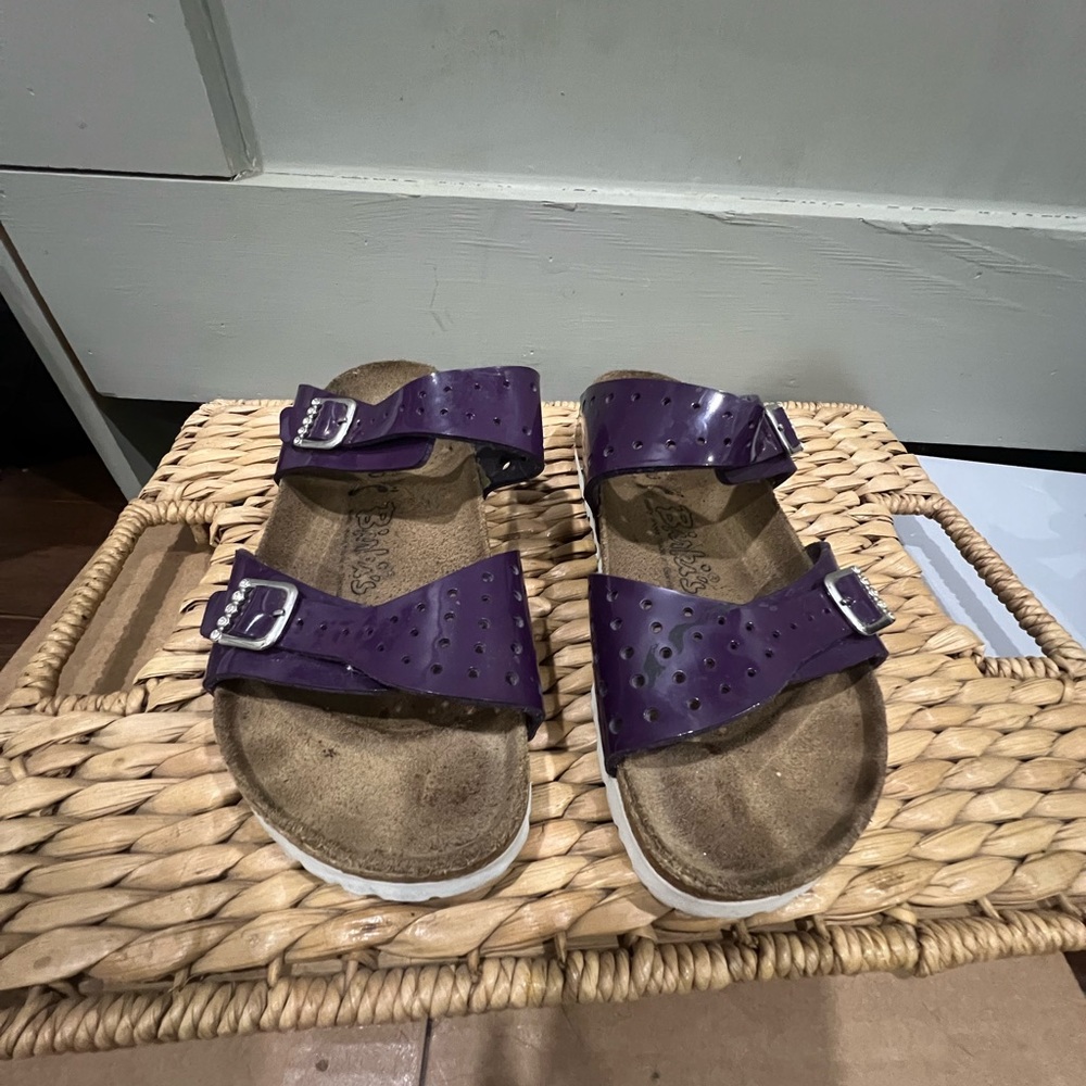 Birki’s purple sandal size 6